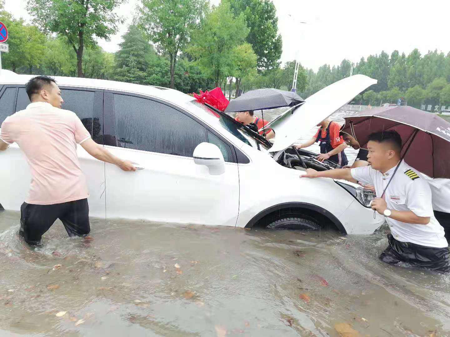 �L�������Һ��������¾���ʢ��I���铌�Uһ����С���